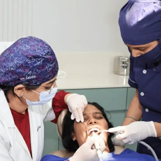 painless teeth scaling and polishing in Surat