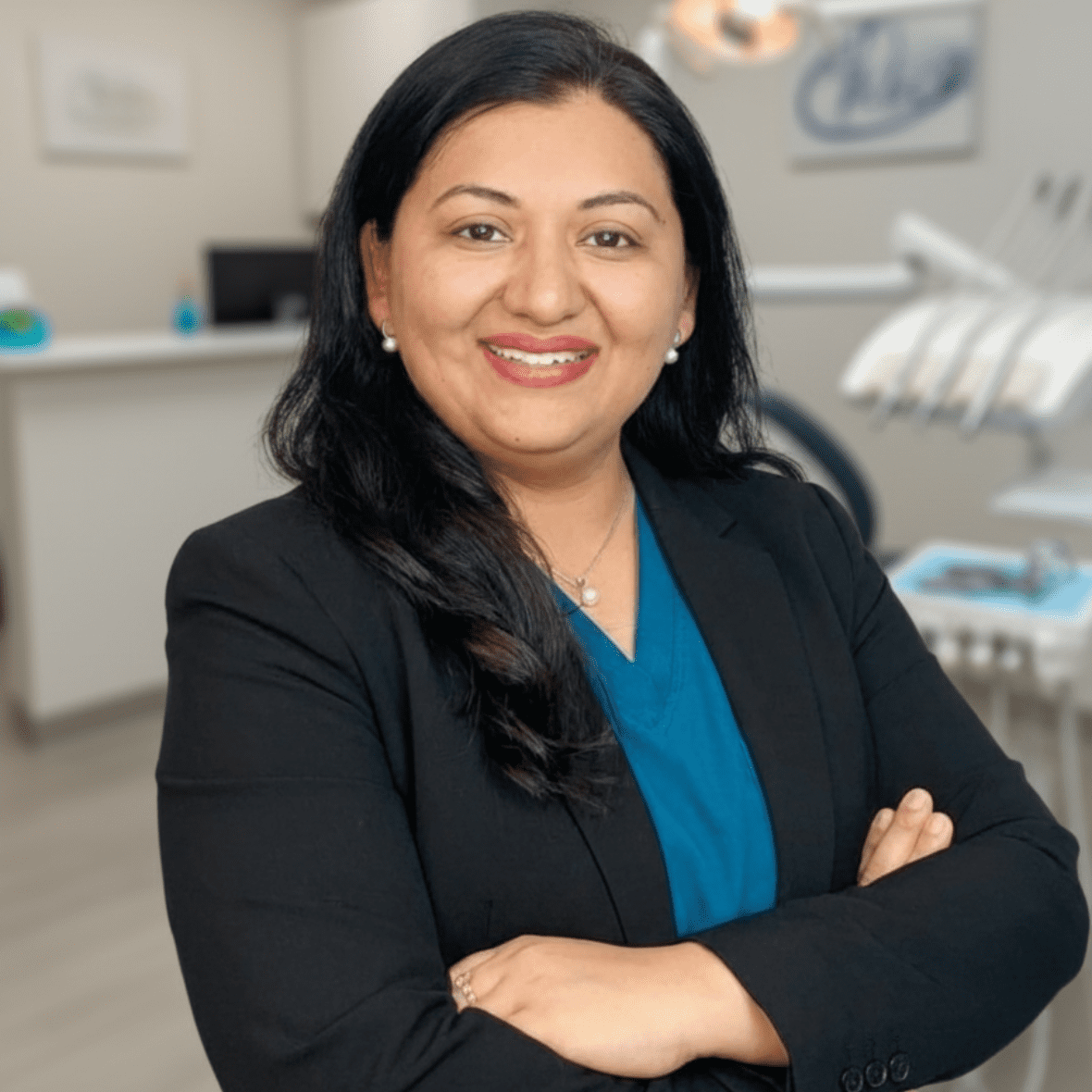 dr-ushma-kakkad-chief dentist of best dental clinic in surat